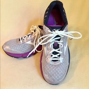 Mizuno Women’s Sneakers.